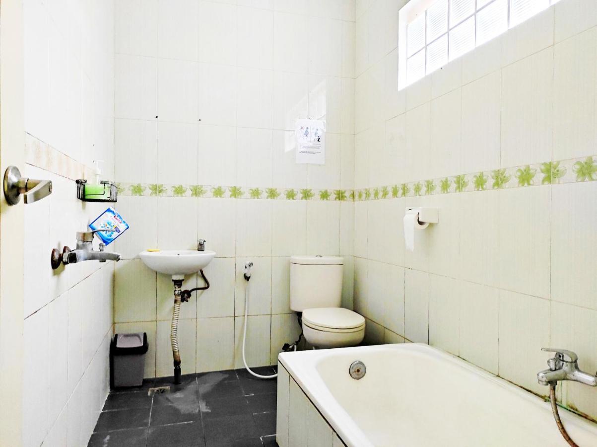 Radio Backpacker Guesthouse Syariah Bandung Exterior foto
