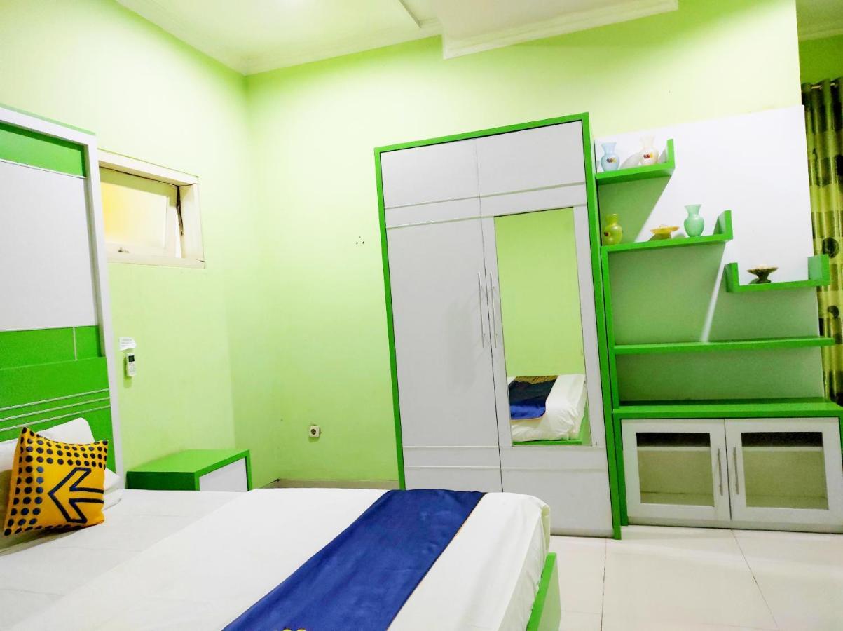 Radio Backpacker Guesthouse Syariah Bandung Exterior foto